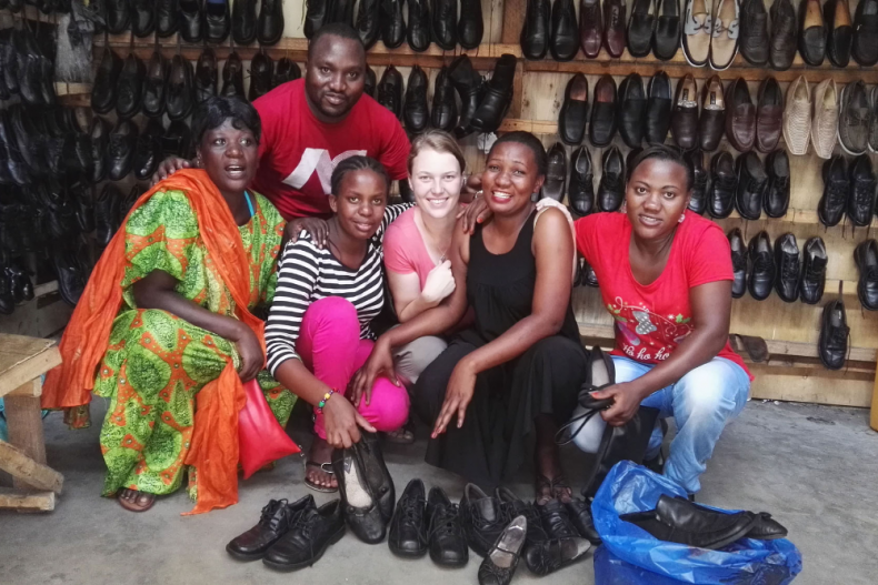 Met de moeders naar de schoenenshop.