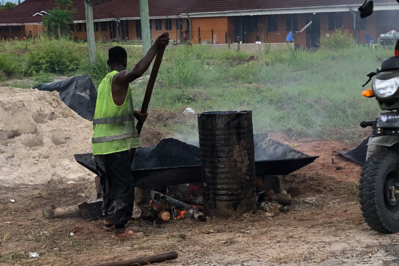 Mengen van het asfalt