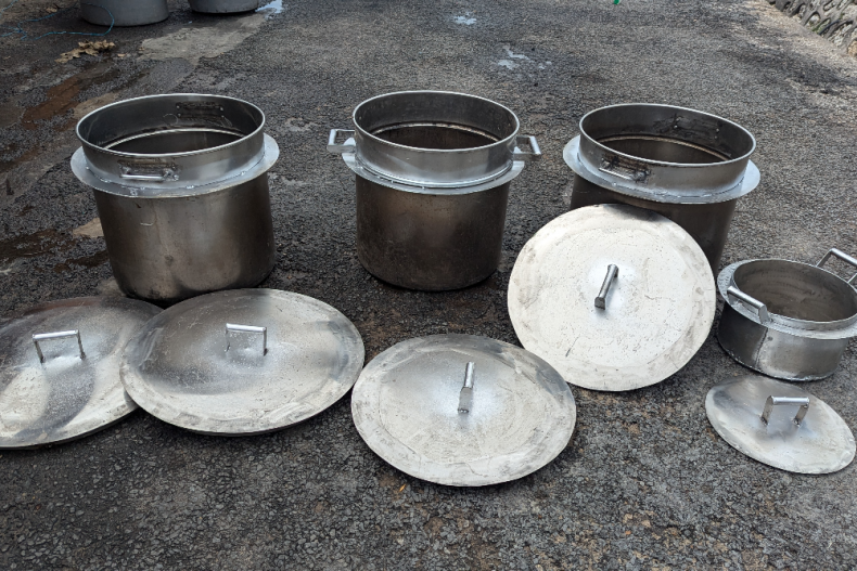 Stainless steel pots
